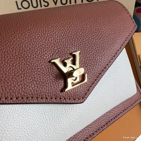First bag ru LOUIS VUITTON POCHETTE CHAIN MYLOCKME 0428